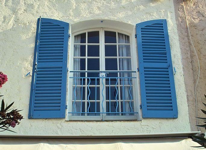 A Homeowner's Guide To Painting Shutters